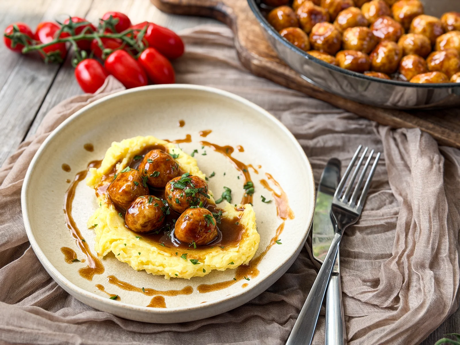 Pulpeciki z indyka w sosie demi-glace